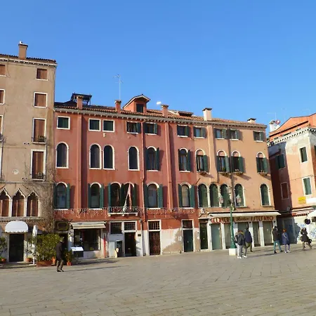 Santo Stefano * البندقية